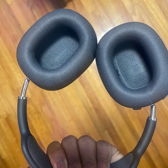 Apple AirPods max - Picture 2 of 3